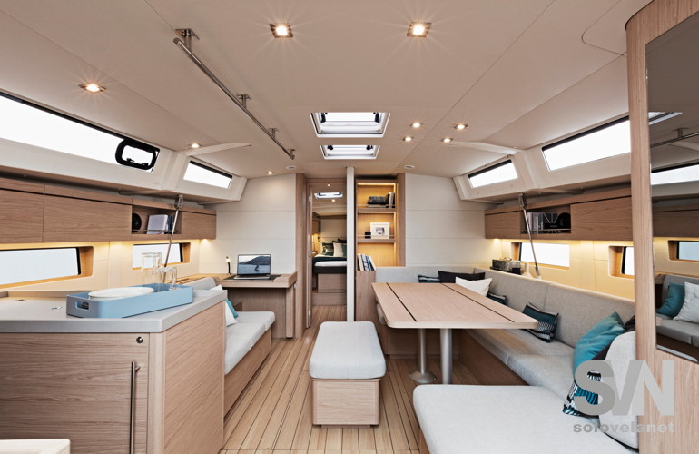 Oceanis 46.1, la dinette