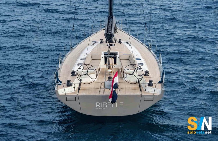 Grand Soleil 65 Performance, il ponte mostra una pulizia delle linee tutta italiana