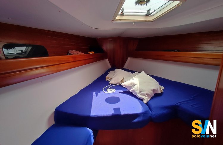 Dufour 41 Classic, la cabina di prua con il letto a V