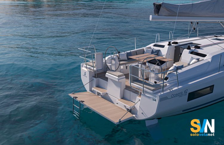 La poppa non più completamente aperta dell'Oceanis 42