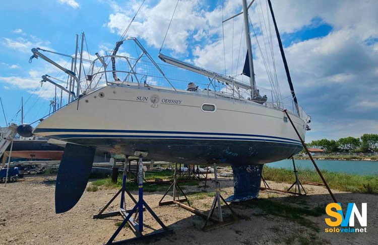 Il Sun Odyssey 42.1 a terra sull’invaso