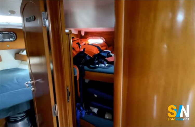 Sun Odyssey 42.1, la quarta cabina che si trova nel corridoio tra la dinette e la cabina di prua