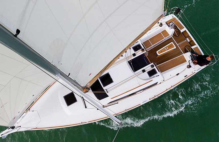Dufour 350 visto dall'alto