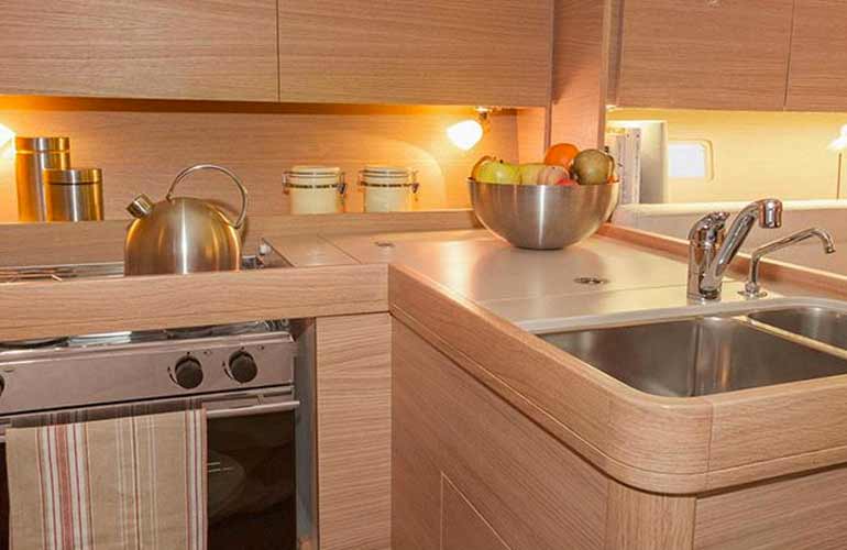 Dufour 350 la cucina