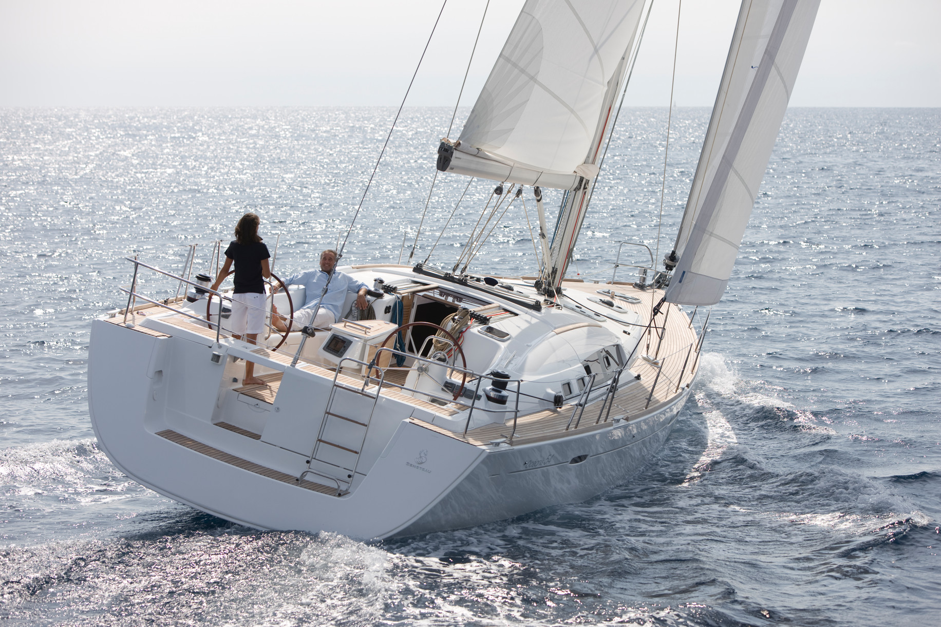 Oceanis 54, visto di poppa in navigazione