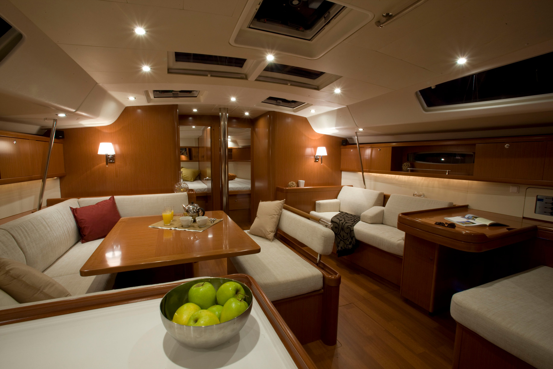 Oceanis 54, la dinette