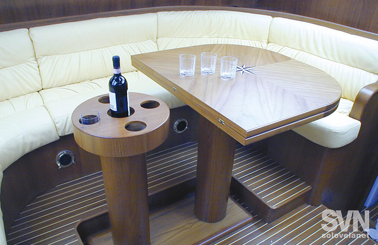 Franchini 47L, il tavolo della dinette