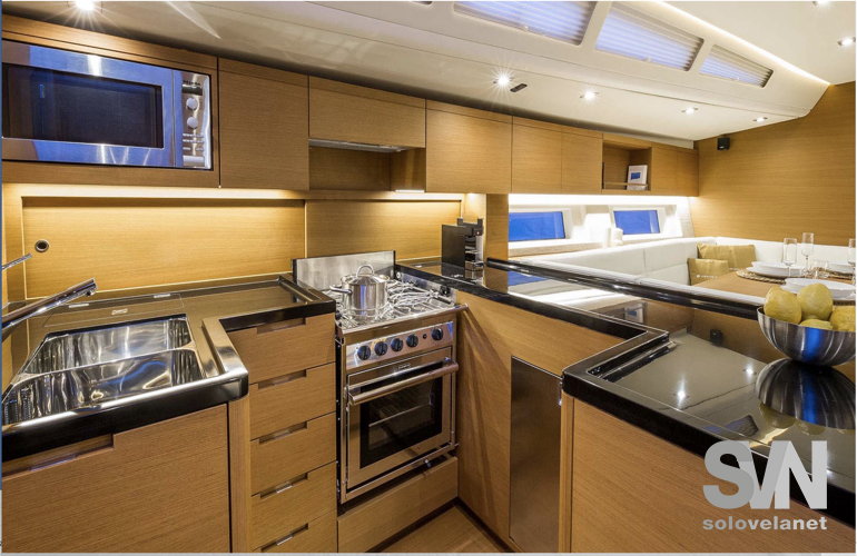 Grand Soleil 58, la cucina