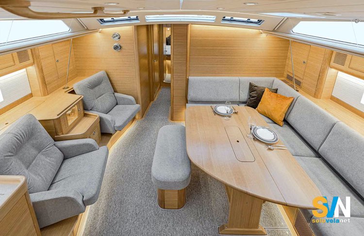 La dinette dell'Hallberg Rassy 50