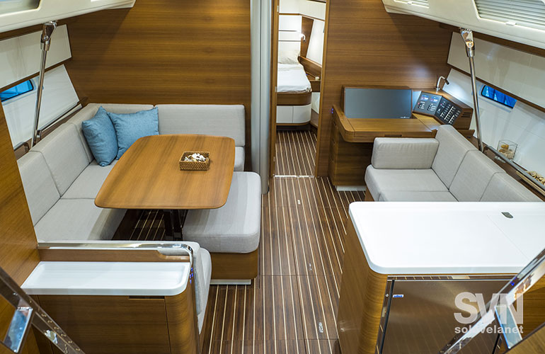 Italia 15.98, la dinette da poppa