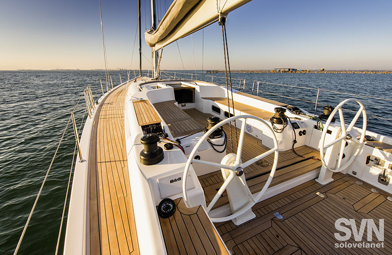 Italia 15.98, in primo piano la timoneria