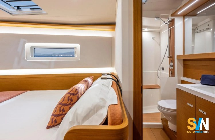 Il bagno della cabina armatoriale del First 60