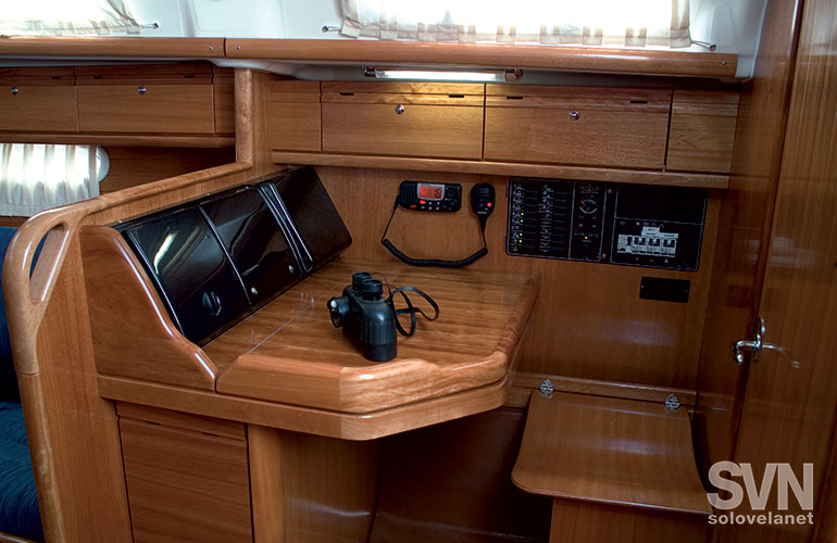 Bavaria 33 Cruiser, il tavolo da carteggio