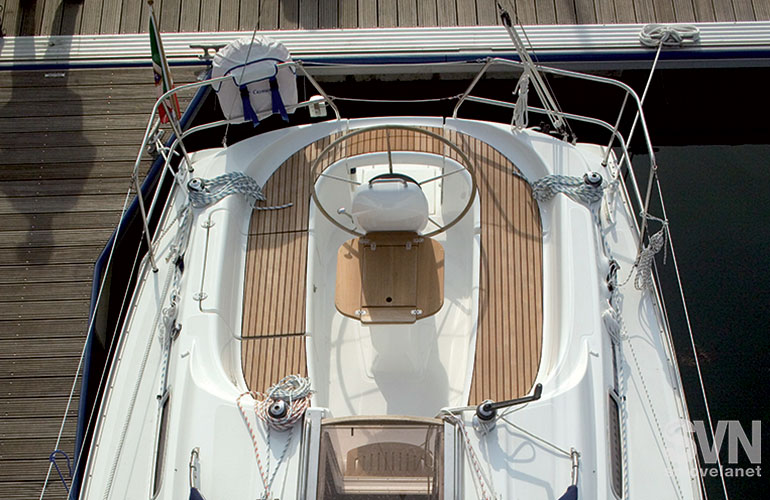 Bavaria 33 Cruiser, il pozzetto visto dall'alto