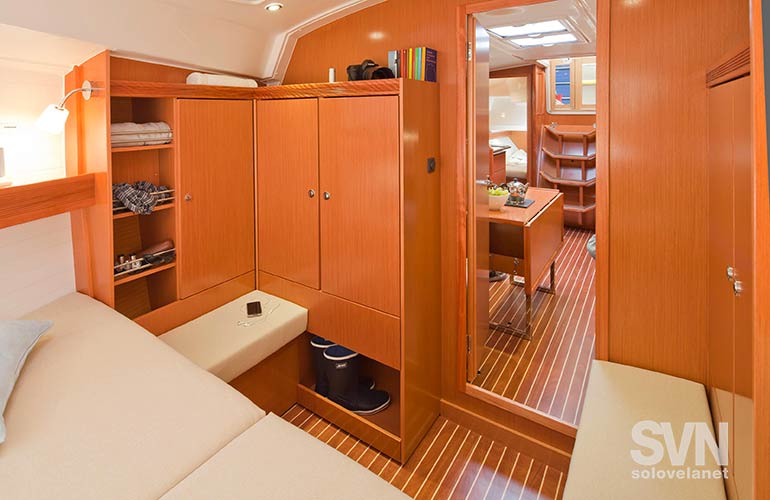Bavaria 36 Cruiser, la dinette dalla cabine di prua
