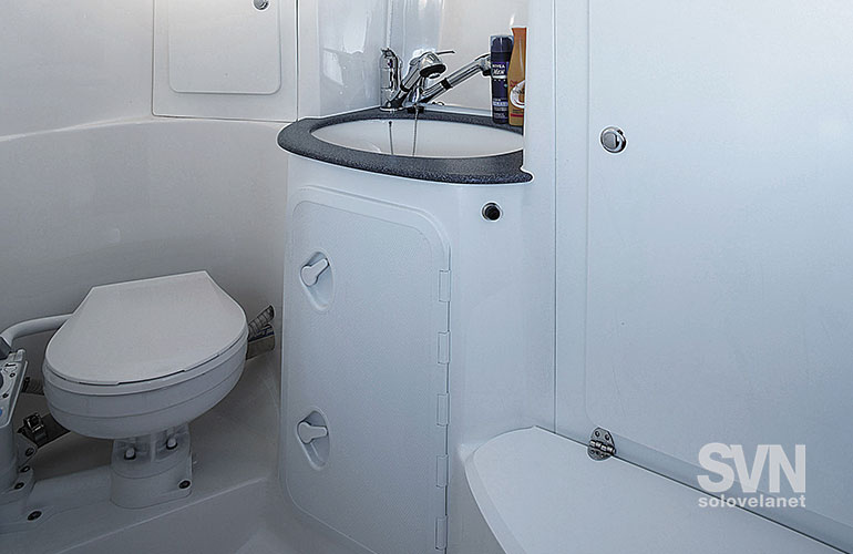 Bavaria 41, il bagno di poppa