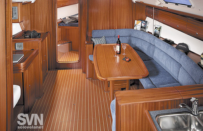 Bavaria 41, la dinette