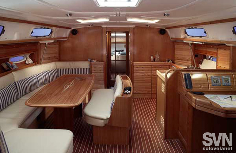 Bavaria 50 Cruiser, dinette