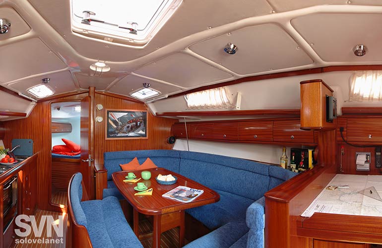 Bavaria 38, la dinette