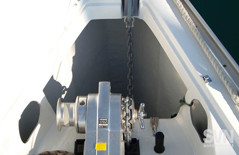 Bavaria 38, il gavone delle ancore