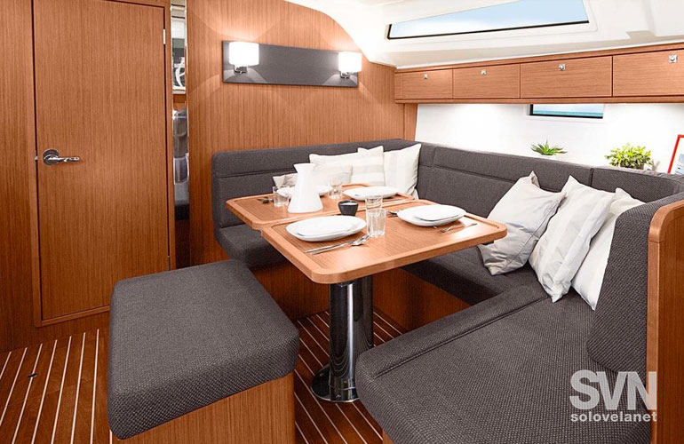 Bavaria 41, la dinette vista da poppa