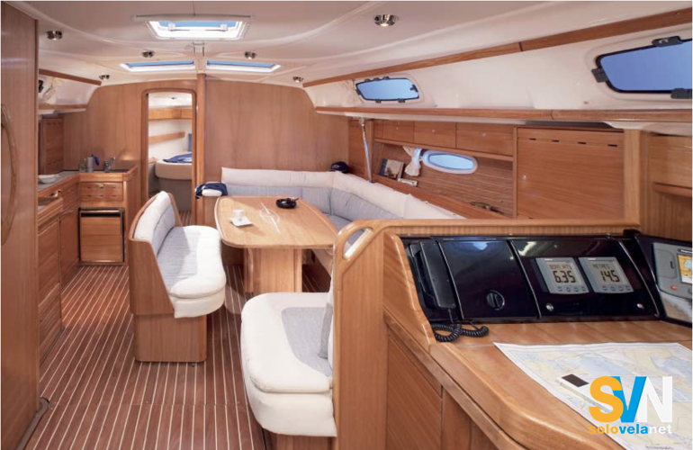 Bavaria 42, la dinette