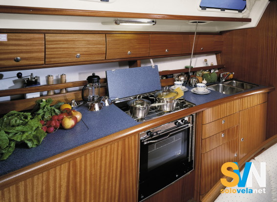 Bavaria 44 Cruiser, la cucina