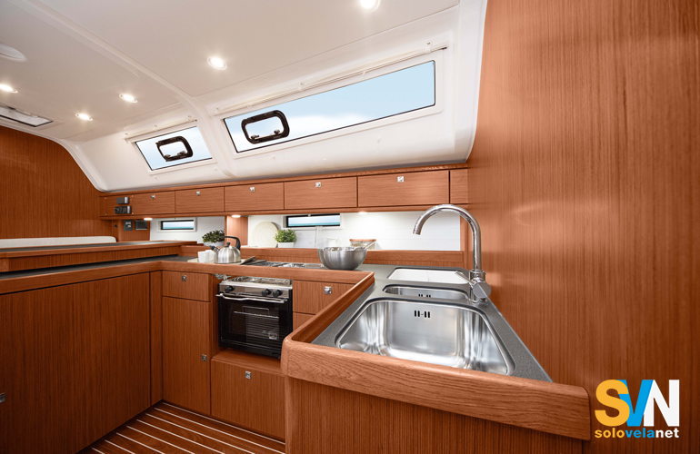 Bavaria 51 Criser, la cucina a U