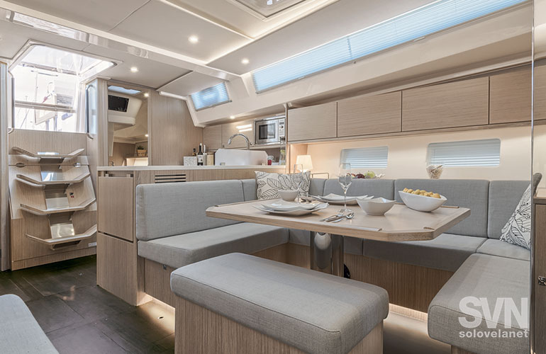 Bavaria C45, la dinette