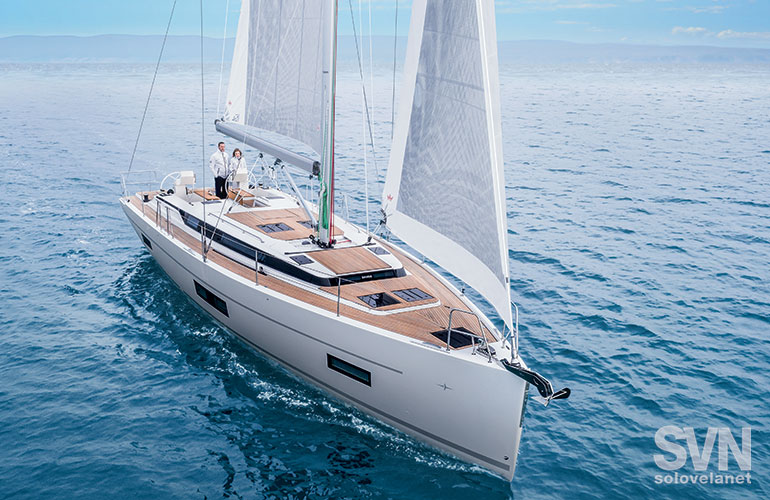 Bavaria C45, di prua