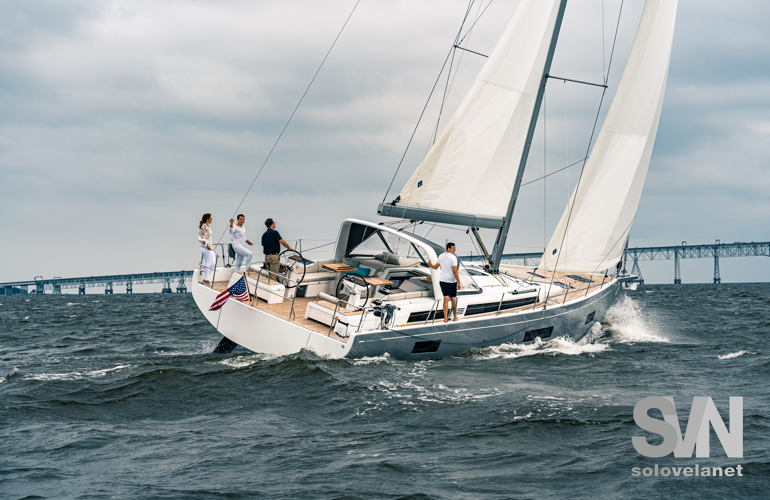 Oceansi 54 Yacht, di bolina