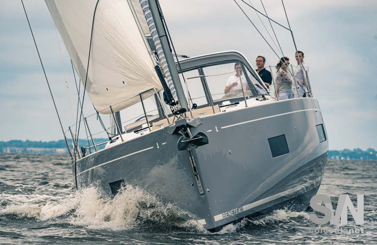 Oceansi 54 Yacht, visto diprua