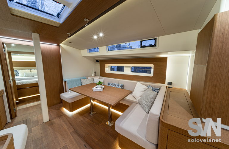Oceansi 54 Yacht, la zona divaneria