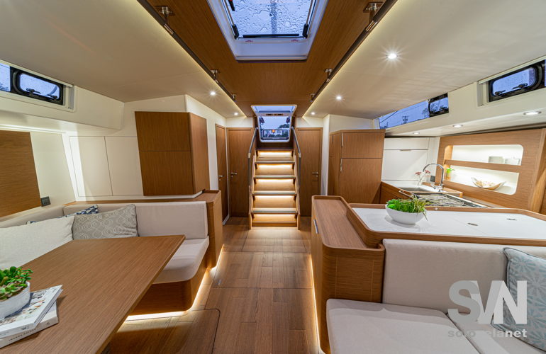 Oceansi 54 Yacht, la dinette vista da prua