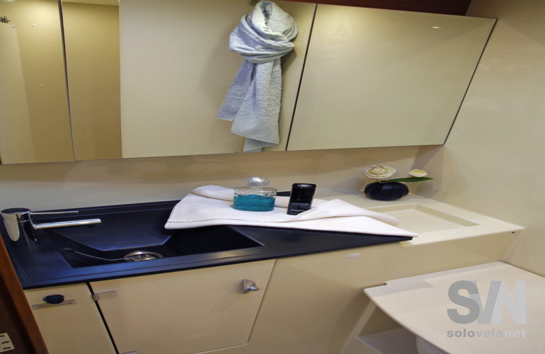 Dufour 525, bagno