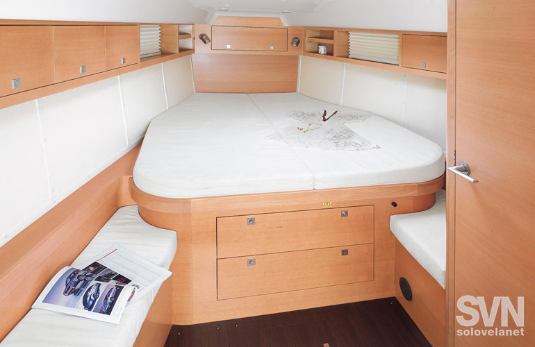 Elan E6, la cabina di prua