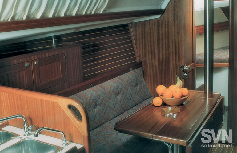 Elan 295, la dinette