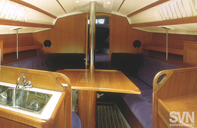 Elan 333, la dinette
