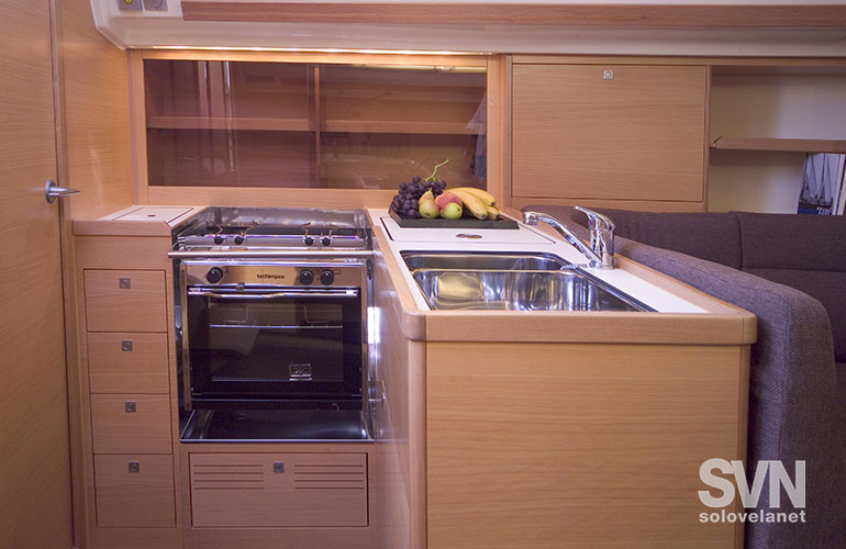 Elan 340, la cucina