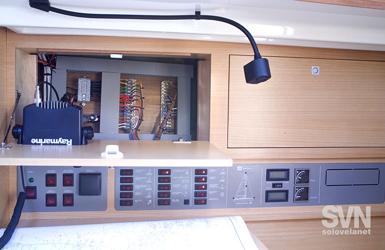 Elan 340, il pannello elettrico 