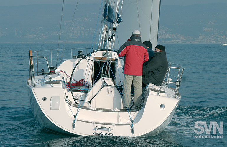 Elan 37, la poppa