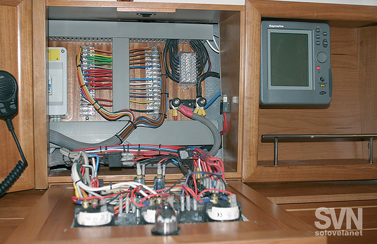 Elan 37, il quadro elettrico
