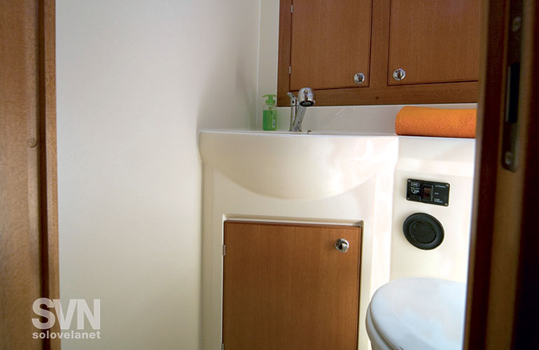 Impression 384, il bagno di prua