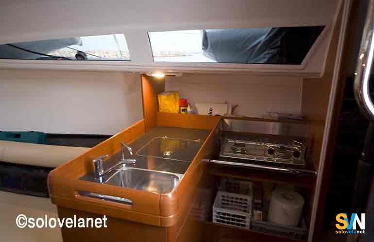 Sun Fast 3200, la cucina