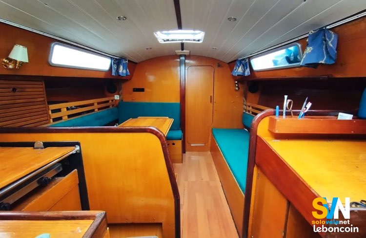 Dufour 3800 - dinette con tappezzeria verde
