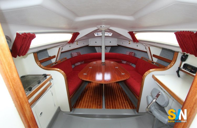 Dehler 28, l'interno