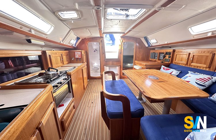 Dufour 36 Classic, la dinette