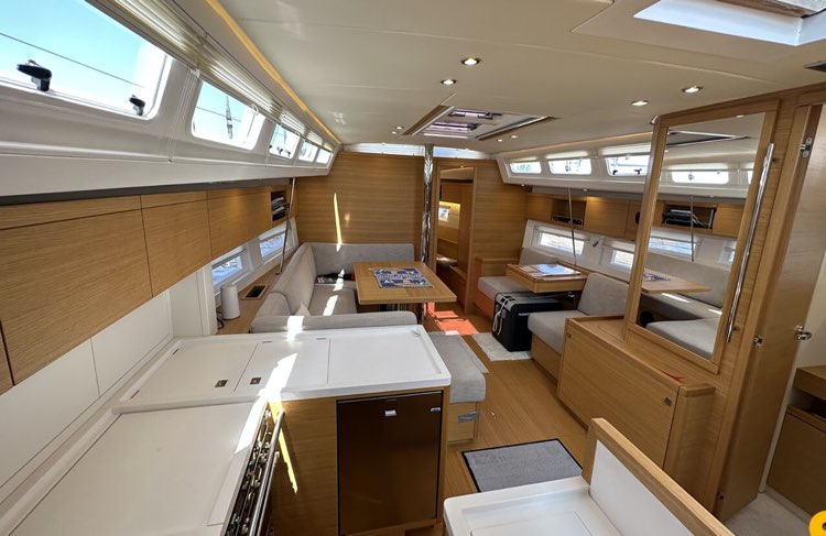 Grand Soleil 46 LC, la dinette