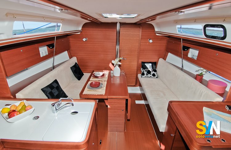 Dufour 335 GL, dinette