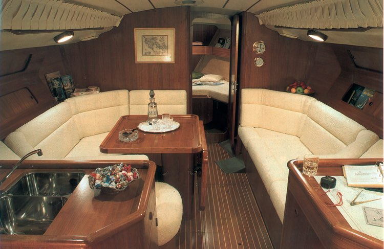 Grand Soleil 38, dinette